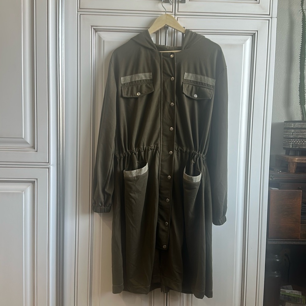 POL Beautiful Olive Green lightweight Jacket Size S OVERSIZED